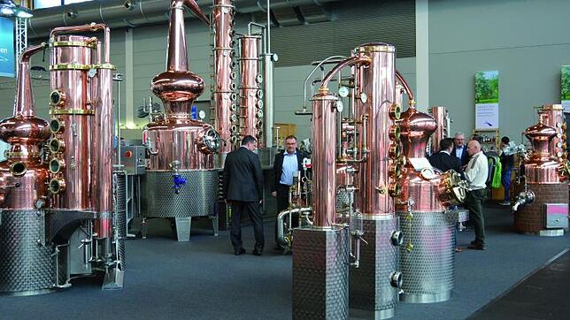 Auf der Messe Fruchtwelt Bodensee konnten die Besucher Anlagen für neueste Destillationstechniken begutachten, hier von der Firma Arnold ...