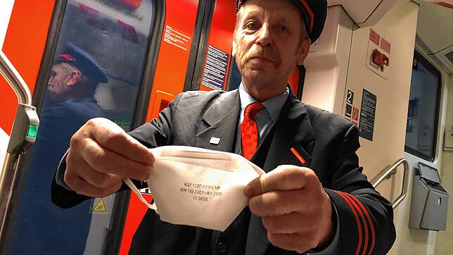 Herbert Kusche ist seit 44 Jahren Zugbegleiter.