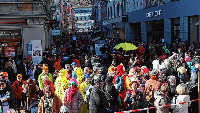 Bild 28: Jetzt geht&lsquo;s um die Wurst! Bilder vom Kaiserbrunnen am Rosenmontag