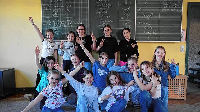 Eine der Tanzgruppen aus Oberteuringen: Die Mädchen freuen sich bereits sehr auf die Aufführung im Juli. Foto: Claudia Wörner