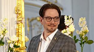 Björn Graf Bernadotte wirkt während der Geburtstags-Matinee glücklich und gerührt. Er scheint den Tag und die Zeit mit seinen Gästen in ...