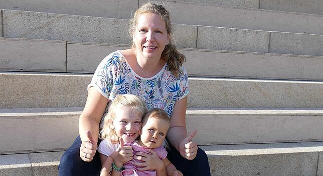 Andrea Prokoph (im Bild mit ihren beiden Töchtern Matilda und Greta) hat wieder ein abwechslungsreiches Programm auf die Beine gestellt, ...
