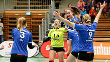 Grund zum Jubeln hatten die Villinger Volleyballerinnen beim Spiel gegen Mannheim (von links) Nikola Strack (3), Sonja Kühne (15), Lisa ...