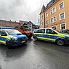 Zwei Polizeiautos und ein Räumfahrzeug der Technischen Dienste versperren die Zufahrt zur Oberstadt. Die Sicherheitskräfte haben am ...