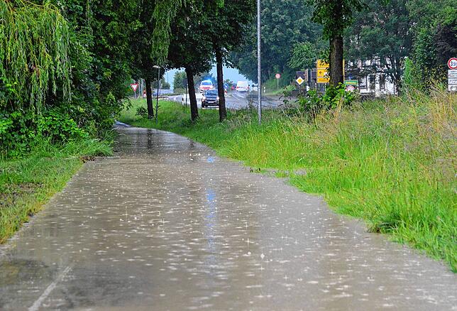 Bild 30: Bilder vom Unwetter in Markdorf: Evakuierung des Campingplatzes