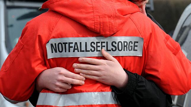 Notfallseelsorger hören nach Unglücken wie in Riedlingen vor allem zu und geben Orientierung. (Archivbild)