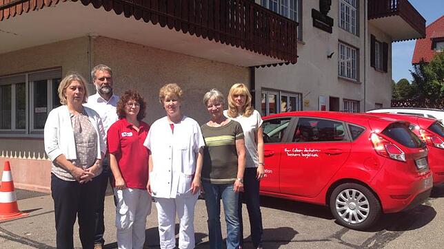Vor der Sozialstation St. Martin in Rickenbach, von links: Ulrike Weißensee-Maisl, Peter Schwander, Sonja Friesebecker, Claudia ...