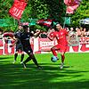 Lange schien es auf eine Trennung hinauszulaufen, doch nun bleibt der torgefährliche Offensivspieler Nedzad Plavci (am Ball) wohl doch ...