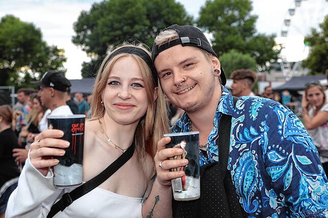 Bild 11: Alligatoah am Bodensee – Die Fans fluten das Areal Klein Venedig