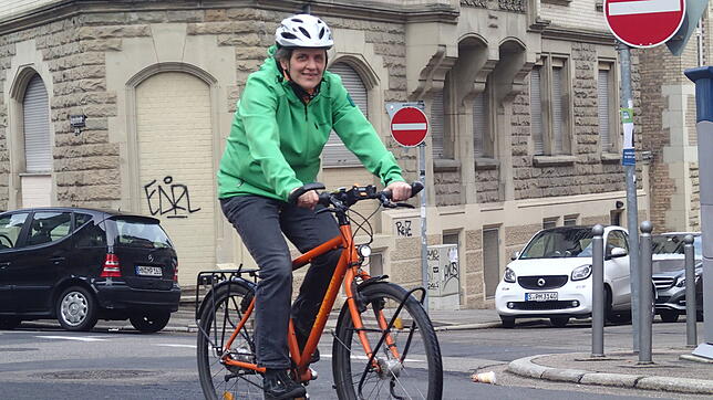 Gudrun Zühlke auf dem Rad unterwegs in Stuttgart. Die 53-Jährige ist Vorsitzende des Landesverbands Baden-Württemberg des Allgemeinen ...