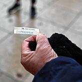 Die ausgegebenen Nummern bestimmen die Impfreihenfolge an der Impfaktion in Königsfeld.