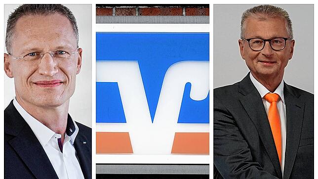 Der Waldshuter Volksbank-Chef Stefan Aust (links) weist Darstellungen von Werner Thomann, dem Vorstandsvorsitzenden der Volksbank ...