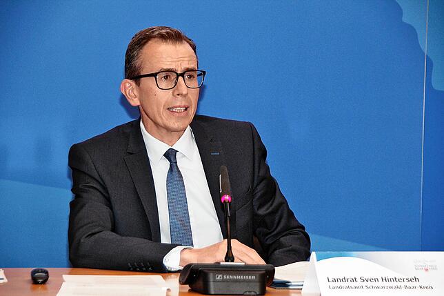 Landrat Sven Hinterseh verteidigt die restriktive Haltung des Landratsamtes bei den Nachimpfungen in den Altenheimen.