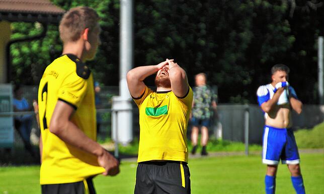 Bild 20: SV Karsau schießt sich mit 14:0 bei der Spvgg. Utzenfeld zum Titel &ndash; und wir haben Bilder!