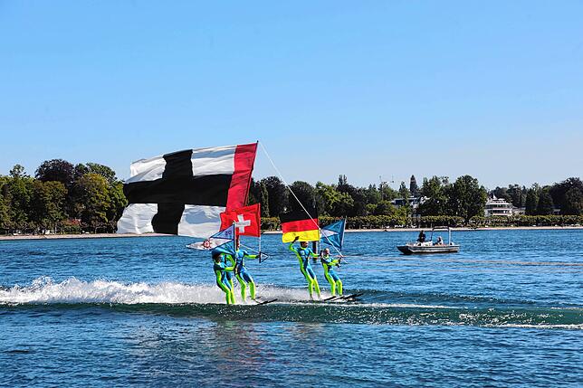 Bild 23: Spektakulär! Die besten Fotos der Wasserski-Show im Konstanzer Trichter