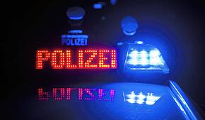 Polizisten haben am Donnerstagmorgen ein Autorennen in Singen gestoppt (Symbolbild).