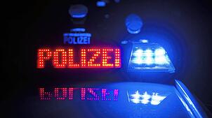 Polizisten haben am Donnerstagmorgen ein Autorennen in Singen gestoppt (Symbolbild).