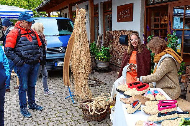 Bild 7: Regionales lockt auf den Mühlenplatz zum Naturparkmarkt