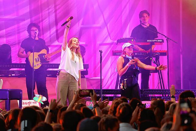 Bild 10: 1500 Fans feiern Sophia beim Sound Beach Festival