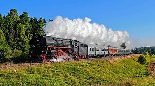 Was für ein Anblick: Die EFZ-Dampflokomotive 01519 auf der Alemannenbahn zwischen Rottweil und Villingen. Foto: Tobias Grabscheit