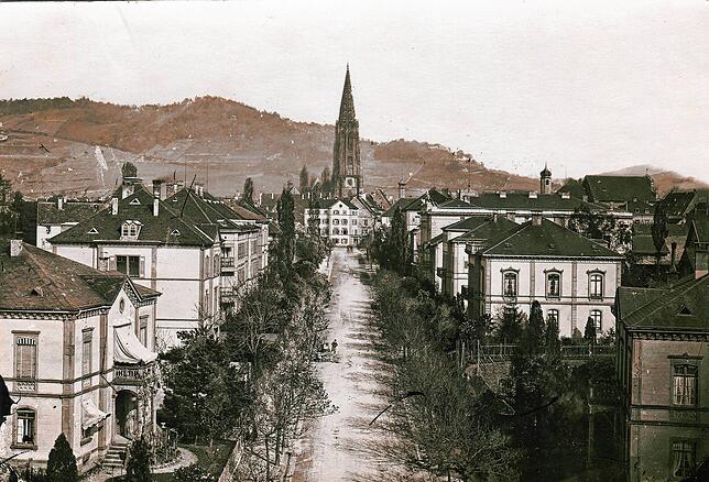 Die Eisenbahnstraße, fotografiert um 1870.