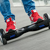 Anders als Segways haben Hoverboards keine Möglichkeit, um sich festzuhalten.