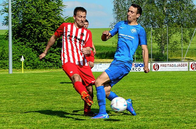 Bild 10: Die besten Bilder vom Duell zwischen FV Walbertsweiler-Rengetsweiler und FC Neustadt