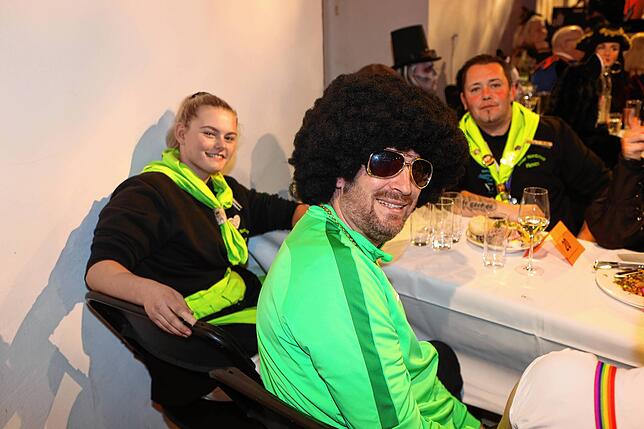Bild 6: Bitte Platz nehmen! Kurz vor der Live-Übertragung der Konstanzer Fasnacht füllen sich die Reihen
