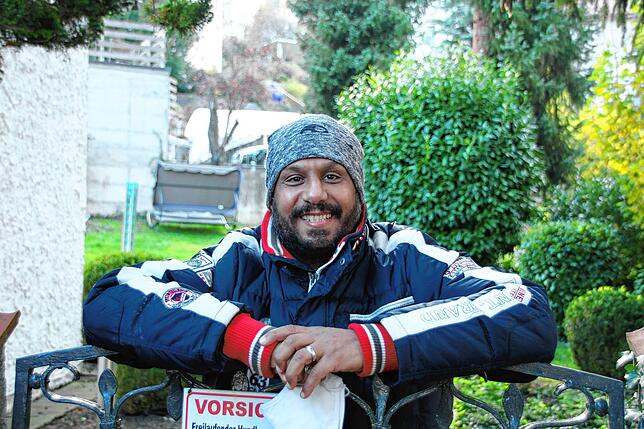 „Leute, Corona ist gefährlich“, sagt Tarek Amin. „Mit der Maske können wir uns und unseren Mitmenschen helfen und ...