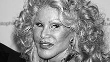 Das Archivbild zeigt „Katzenfrau“ Jocelyn Wildenstein bei einer Veranstaltung in New York im November 2004.