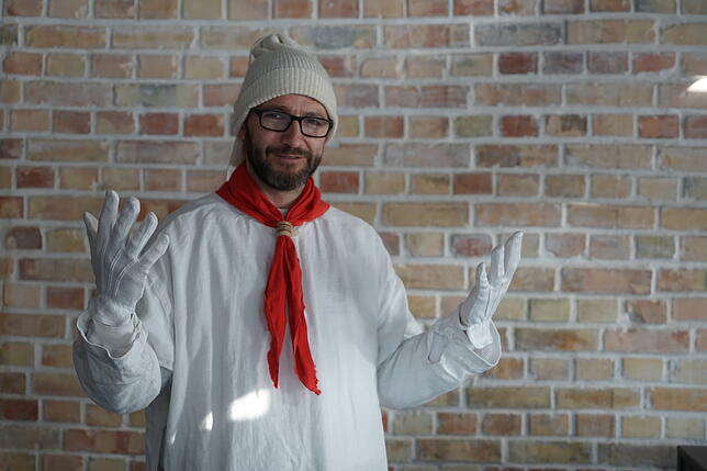 Bild 4: So einfach können Sie jetzt noch bei der Waldshuter Fasnacht mitmachen: Auf ins weiße Nachthemd