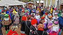 Fasnet in Immenstaad ist eine bunte Angelegenheit. Mittendrin unsere Autorin, allerdings hinter der Kamera.