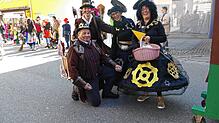 Wie doch die Zeit verrinnt: Diese Gruppe hat närrischen Spaß. Bilder: Stefan Limberger-Andris