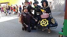 Wie doch die Zeit verrinnt: Diese Gruppe hat närrischen Spaß. Bilder: Stefan Limberger-Andris