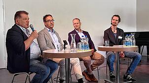 Im Gespräch über die Energiewende mit Moderator Joel Rehmann (rechts) von der ETH-Zürich befinden sich (von links) Marcel Auner, Beat ...