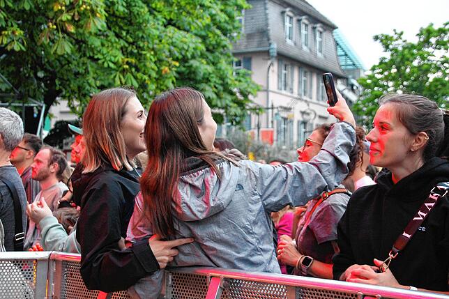 Bild 4: So glücklich macht James Bay beim Stimmen-Festival in Lörrach das Publikum - die besten Bilder