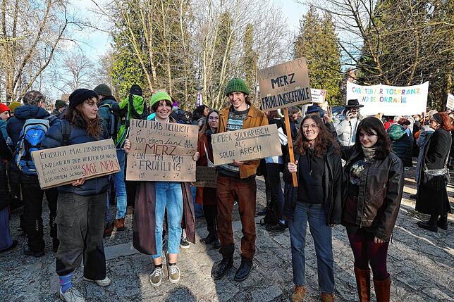 Bild 10: Demo vom Herosé-Park bis zum Stadtgarten: Konstanz geht auf die Straße – wir haben die Bilder!