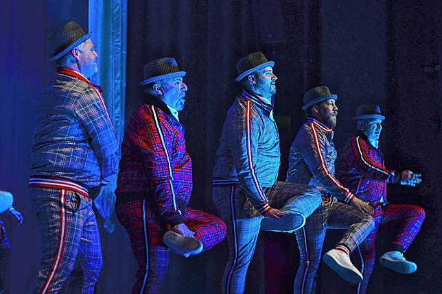 Sie machen einen auf „Daddy Cool“: die Herren des Männerballetts Doppelzenter.