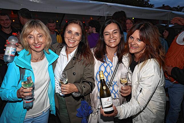 Bild 33: Beim Konstanzer Weinfest 2025 steigt schon am Eröffnungsabend die Stimmung - Die schönsten Bilder