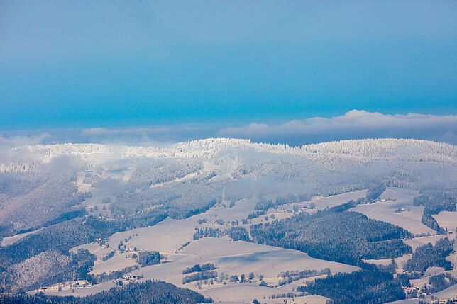Bild 3: Blauer Himmel und ganz viel Schnee: Atemberaubende Aussichten im Winterwunderland Feldberg