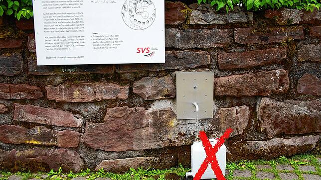 Auf unserem Symbolbild wird klar, um was es geht: Der Trinkwasserbrunnen soll Wanderer und Ausflügler erfrischen &ndash; kanisterweise ...
