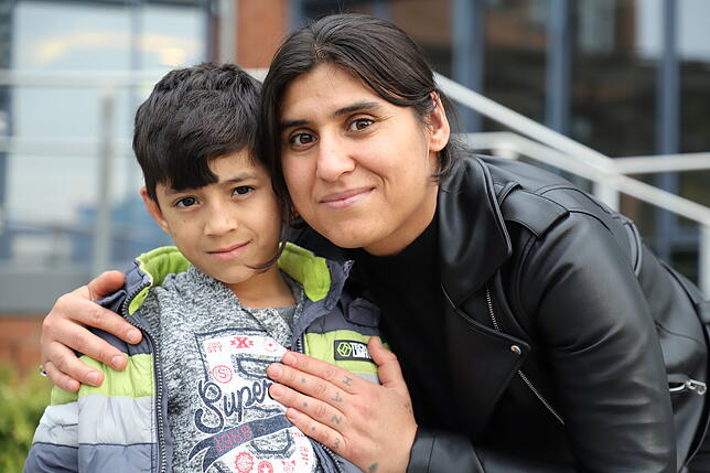 Jaleela Khuder und ihr Sohn Khairi nach einem Gespräch mit der Redaktion im Oktober 2019.