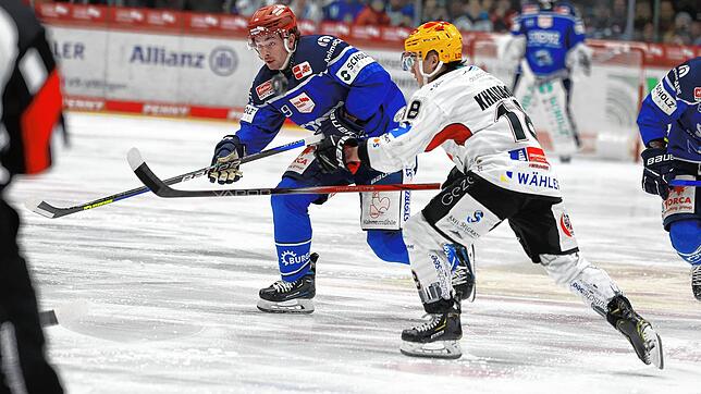 Der zwischenzeitliche 1:1-Ausgleich durch Zach Senyshyn (blaues Trikot) brachte seine Mannschaft zurück ins Spiel, reichte aber nicht ...