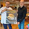 Kuttle-Döner oder Pulled-Pork-Döner: Beim Narrenbaumstellen am Samstag auf dem Marktplatz serviert Daniel Wrona (links) beide Gerichte. ...