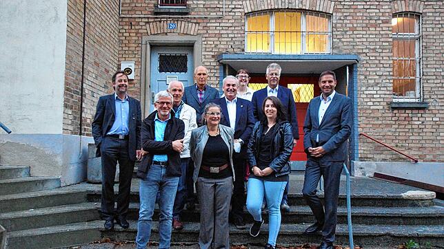 Der Vorstand der WBG: Hintere Reihe von links: Axel Hauser, Silvia Kupprion, Jürgen Stille. Mitte: Michael Klinger, Wolfgang Graf, Luigi ...