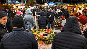 Stimmungsvoller Weihnachtsmarkt am Mooser Hafen. Auch die zweite Auflage der Veranstaltung war am Wochenende gut besucht.