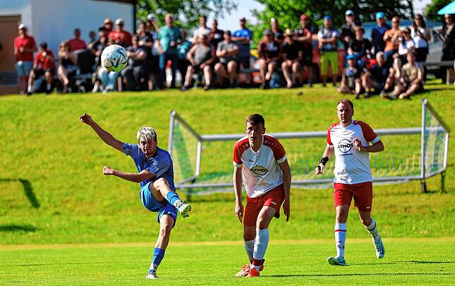 Bild 10: Unsere große Bildergalerie vom Kreisliga-Spitzenspiel zwischen Ewattingen und der SG Lenzkirch-Saig