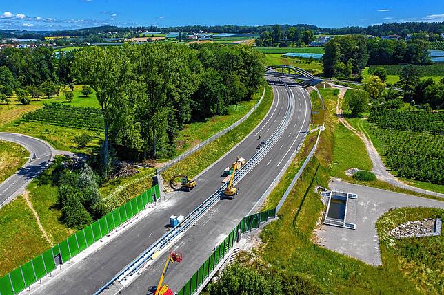 Bild 4: Bevor der Verkehr rollt, zeigen wir Ihnen aktuelle Luftbilder und Videos von der B 31-neu zwischen Immenstaad und Friedrichshafen