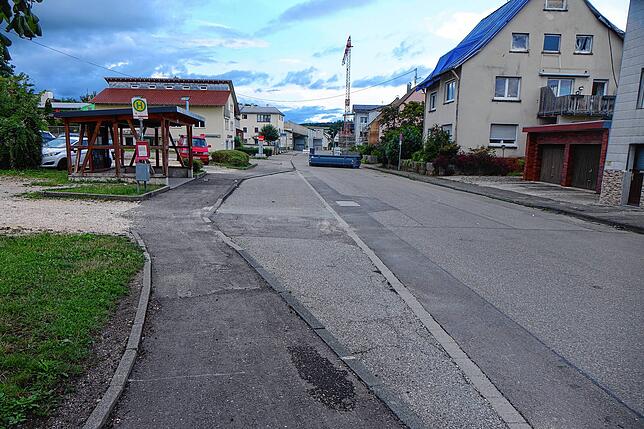 Beim Rundgang über das zukünftige Baugelände ging es vor allen Dingen um die Verkehrssituation vor dem erweiterten Schulkomplex.