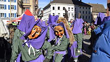 Schaurig-schön: Die Obersäckinger Hexen mit ihren schön geschnitzten Masken war auch dabei